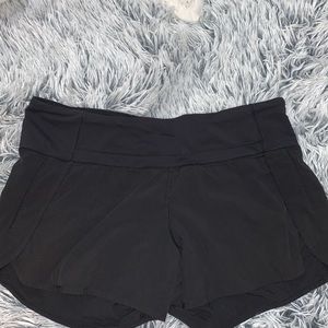 Lululemon speed up size 8 short. 4 inch. Good condition.